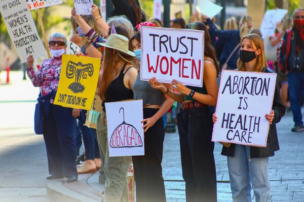 20-jähriges Bestehen der Fristenregelung am 2. Juni in Bern – Aktion zur Streichung der Abtreibung aus dem Strafgesetzbuch
