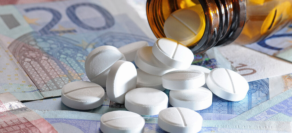 Santé  Public Eye demande au Conseil fédéral d’utiliser la licence obligatoire pour lutter contre les prix exorbitants des médicaments