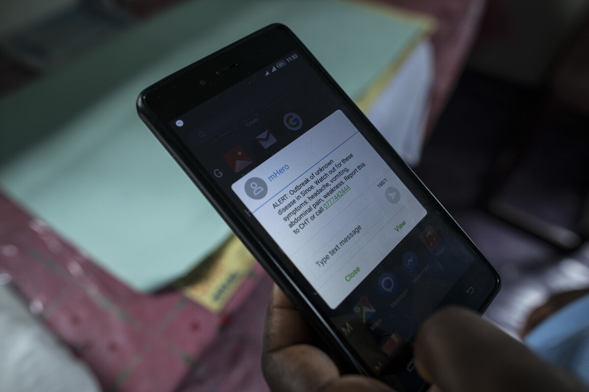 Seit Ebola hat Wislyne begonnen, die neue Plattform zu nutzen und fühlt sich nun besser vernetzt und informiert. Sie sagt: "Wenn dieses Programm einfach aufhören würde, ohne dass es richtig implementiert wurde, würde das unsere Arbeit zurückwerfen. Meine Arbeitsbelastung würde zunehmen und die Behandlung der Patienten würde sich verzögern." Foto von Sarah Grile/USAID U.S. Agency for International Development/flickr, CC BY-NC 2.0<br>