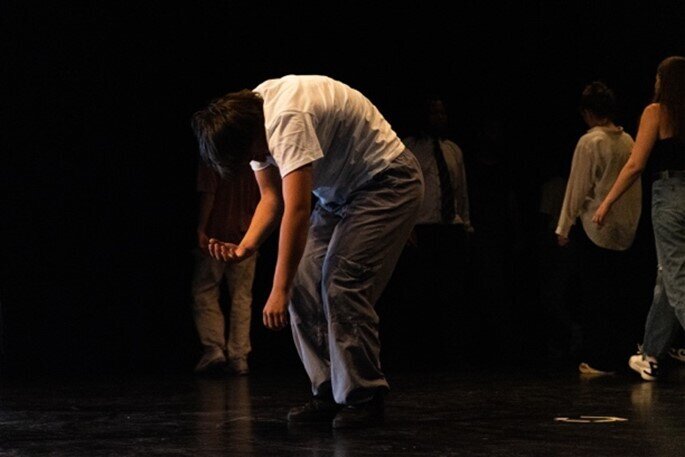 Performance du groupe de danse INFINITE FAM, exposition Bulle. Photo : © Nicolas Muñoz