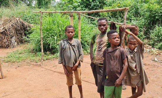 Aka-Jugend in der Zentralafrikanischen Republik: Welche Zukunft haben sie? Foto: © FAIRMED Kamerun - OCEAC Projekt<br>