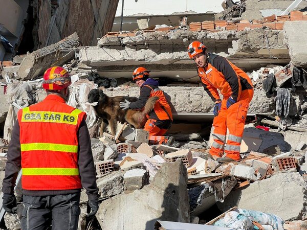 Erdbeben: Roter Halbmond und Rotes Kreuz helfen in Türkei und Syrien