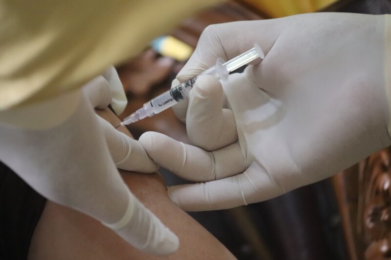 Nora Kronig, könnte der Pandemiepakt der WHO die Grundlage sein für ein globales Impfzertifikat?