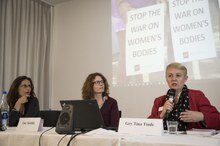Geschlechtsspezifische Gewalt: Die internationale Zusammenarbeit in der Verantwortung