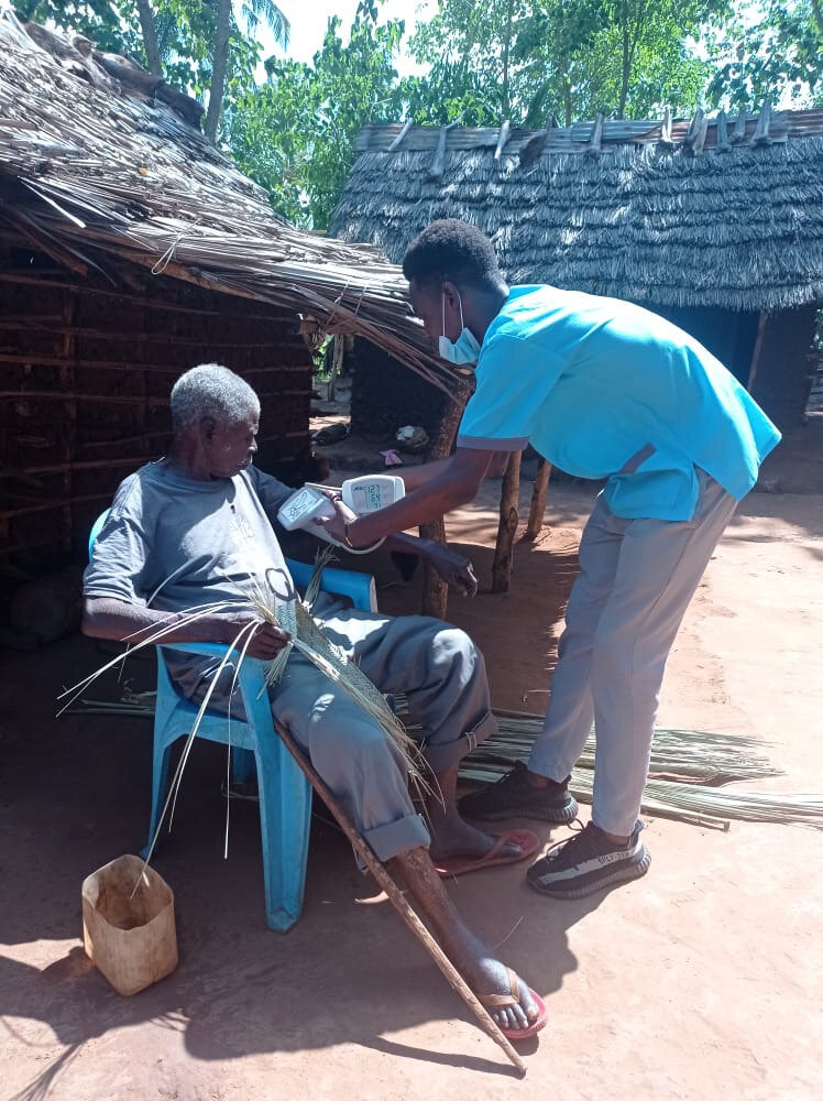 Student practises blood pressure measurement in a community outreach. Photo: © Rebekah Makau