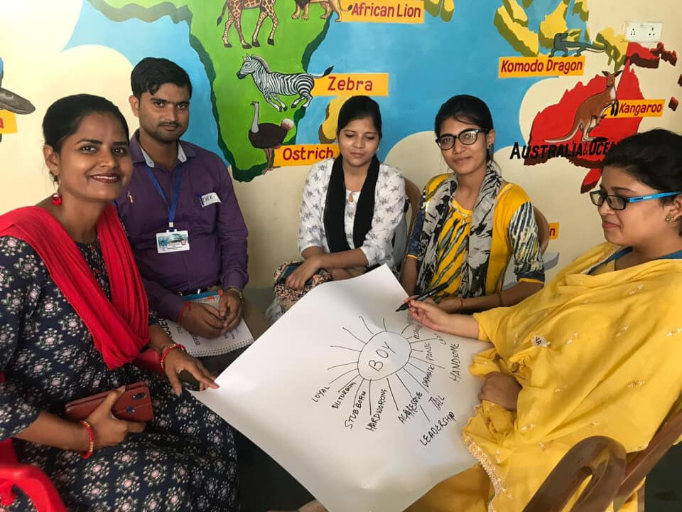 Formation à l'éducation sexuelle complète (CSE) pour le personnel de l'école publique Udaya à Faizabad. Photo : © TARSHI