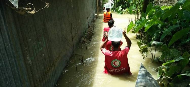 Aide d’urgence de la CRS dans les villages inondés